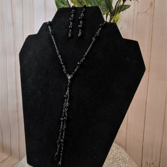 Victorian Style Necklace & Earring Set - Picture 6 of 11